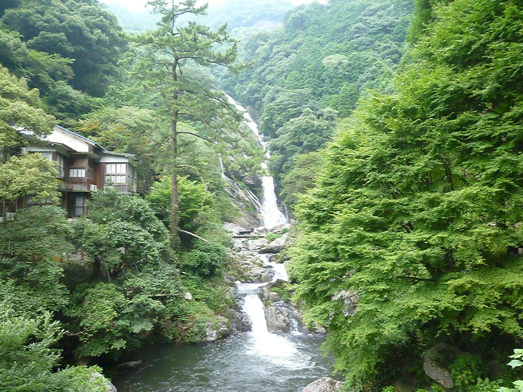 見帰りの滝1　全景